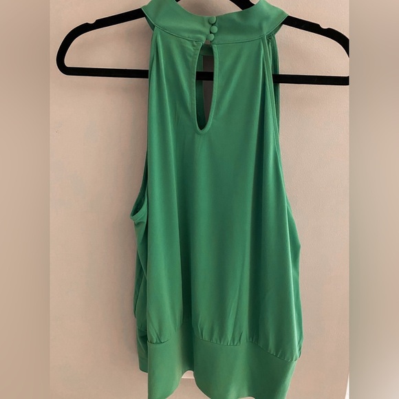 The LIMITED SLEEVELESS GREEN BLOUSE SIZE XL. EXCELLENT CONDITION! BEAUTIFUL!! - Picture 2 of 3